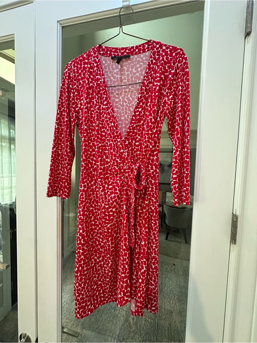 BCBGMaxAzria Red White Wrap Midi Dress Size M V-Neck 3/4 Sleeve